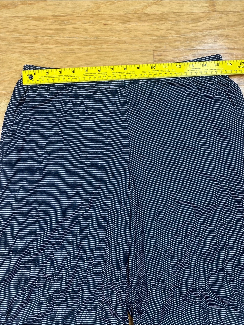 Alembika Linea Crinkle Pants, Black Striped, Size 4 (US 12-14) - Picture 7 of 11